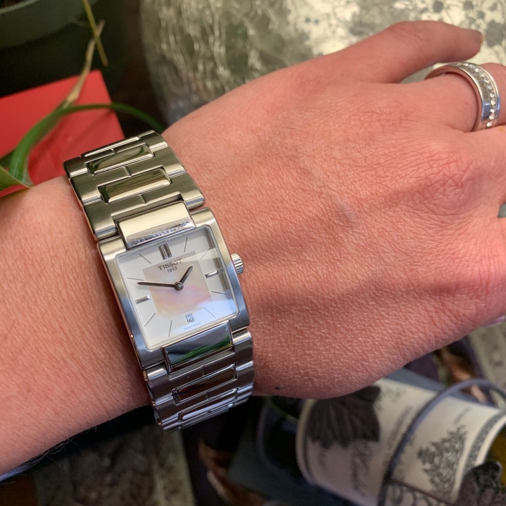 Authentic TISSOT T02 31mm stainless steel mother of Pearl watch - Picture 1 of 11